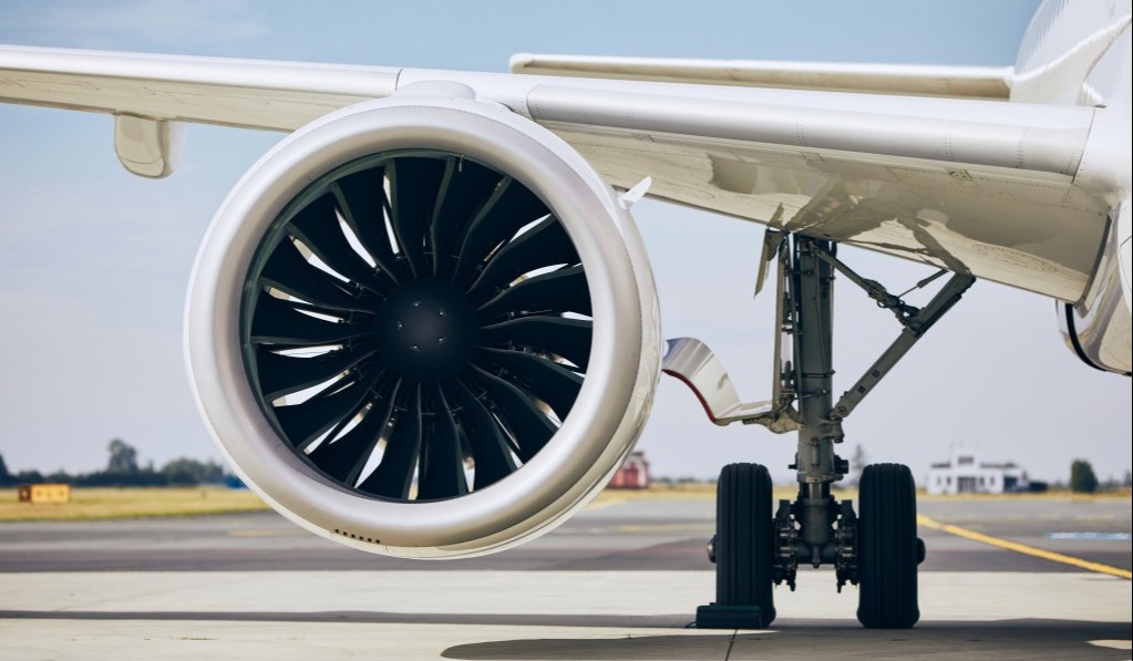 jet-engine-of-commercial-airplane-at-airport-during-sunny-day-themes-modern-technology-power-and_t20_gLBRV8